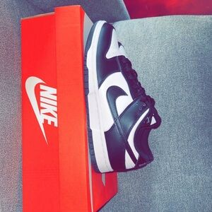 Nike Women's Black and White Sneakers